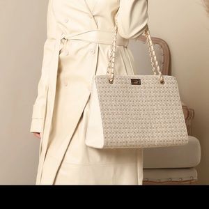 Social Etiquette Handbag - ivory